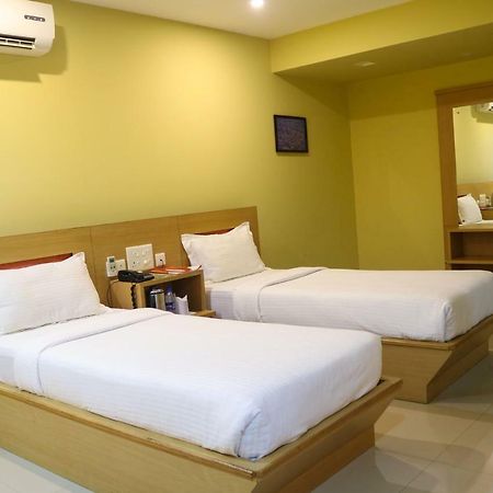 Hotel Rainbow Suites Kannur Esterno foto